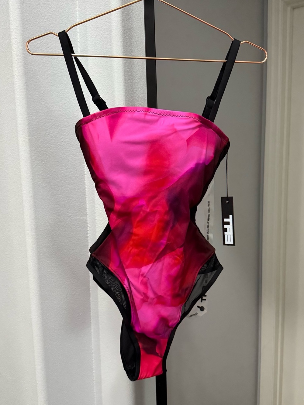 TA3 Squarey Thin Strap CONTOUR HYPERFLORAL/BLACK Swimsuit XS Pink Black NWT